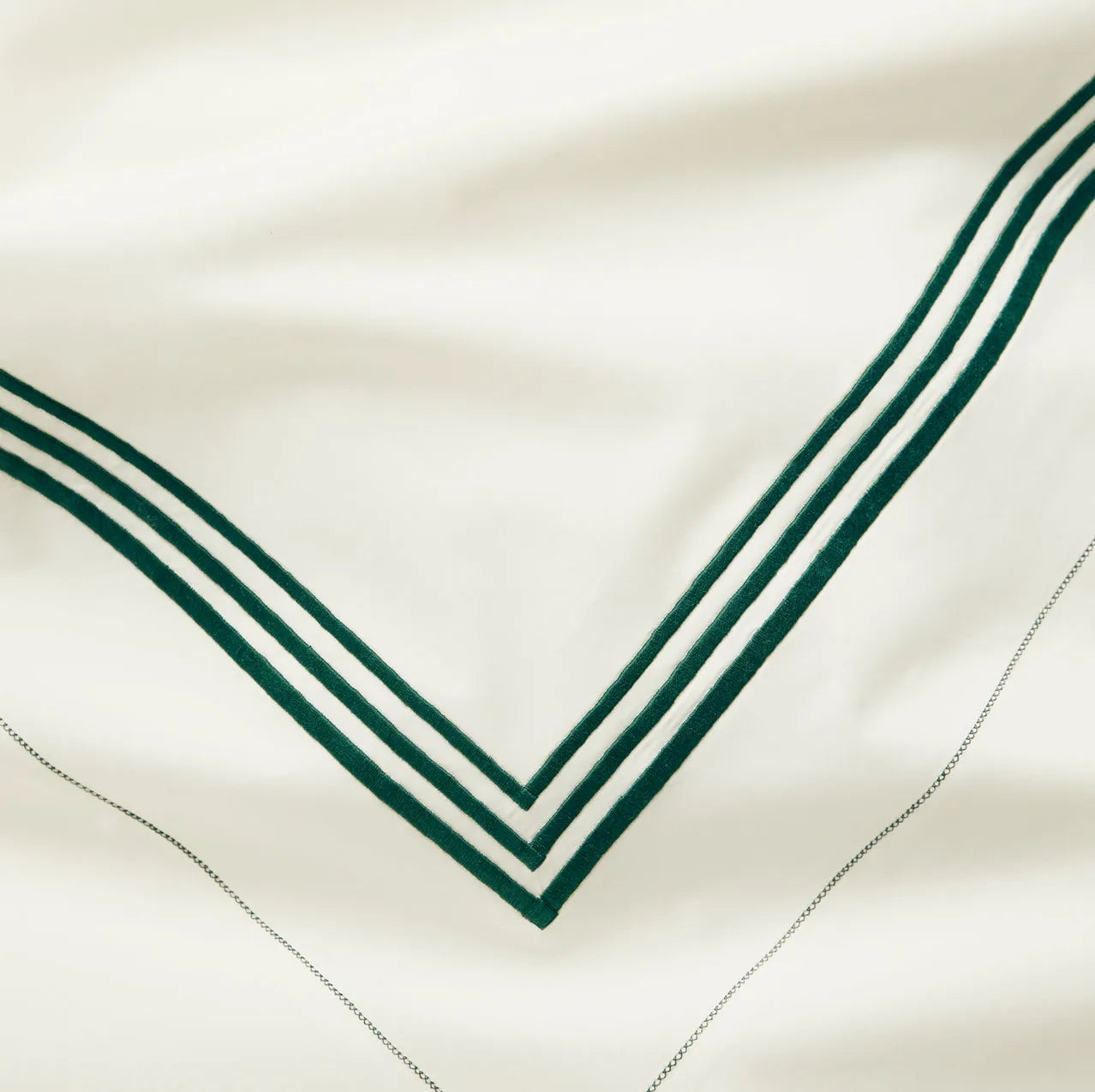 Tre Righe Ivory/Emerald bed linens close up