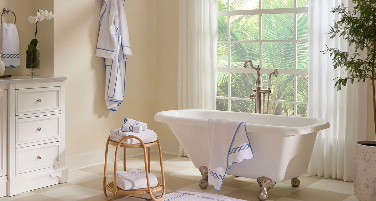 Treccia white/medium blue bath towels