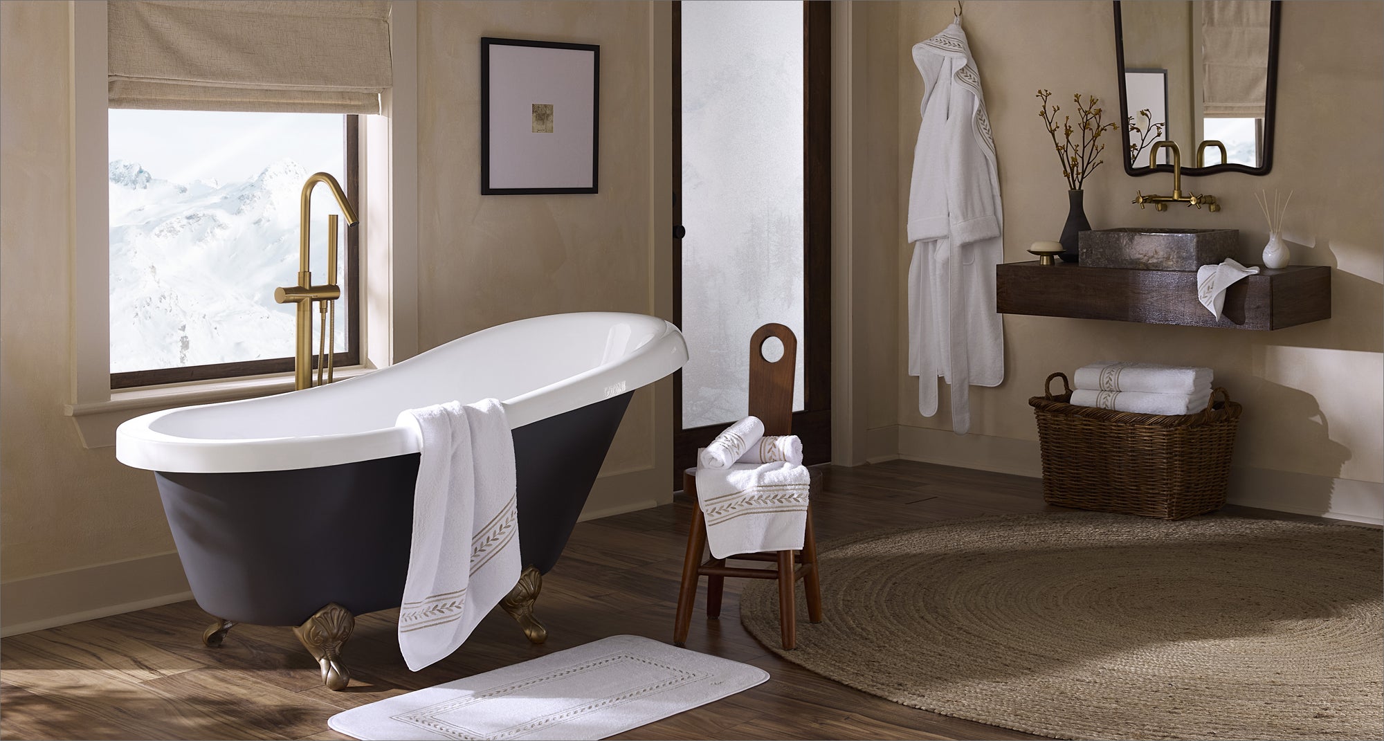 Impero bath towels, robe and tub mats