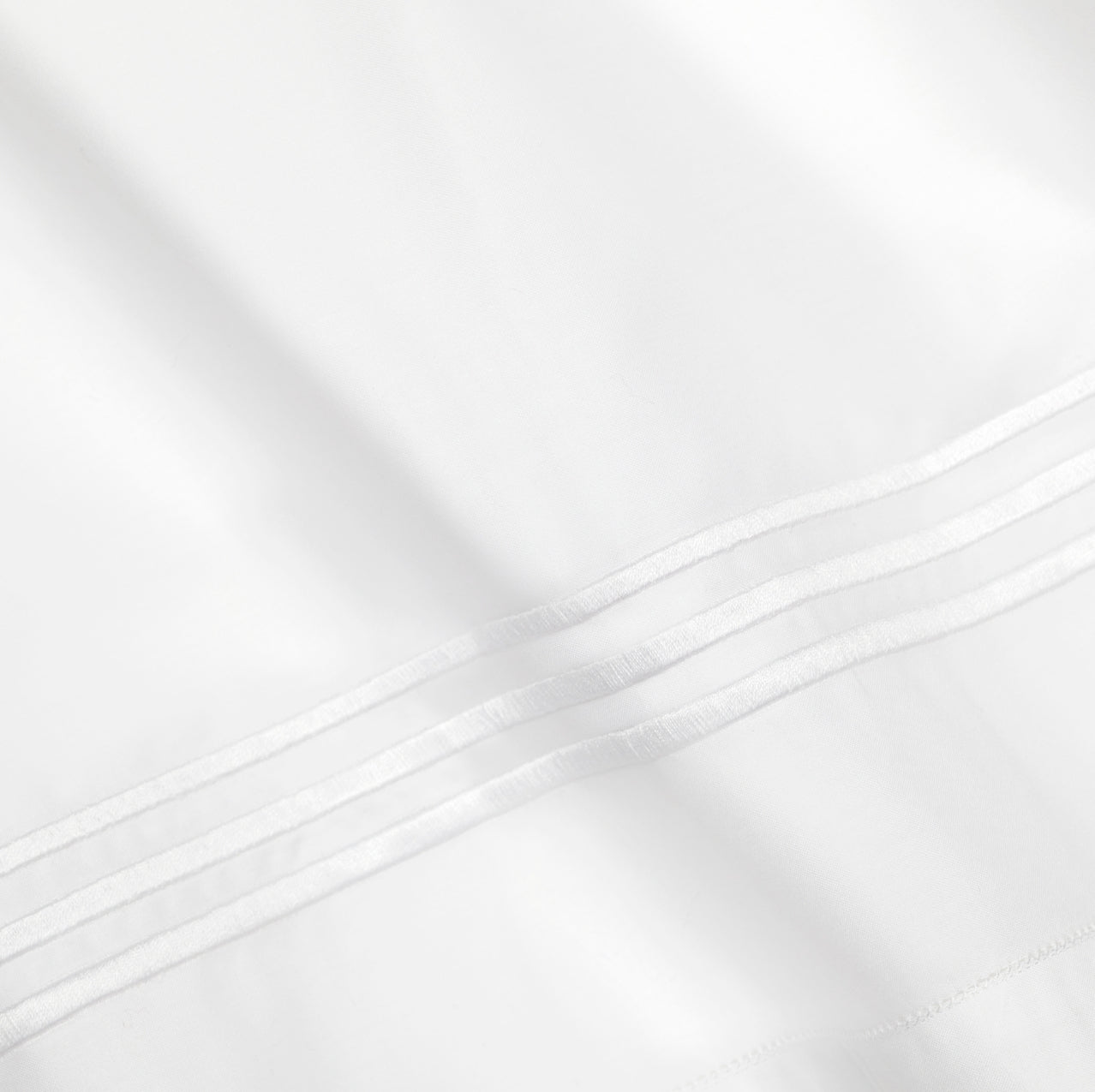 Tre Righe white/white bed linen texture