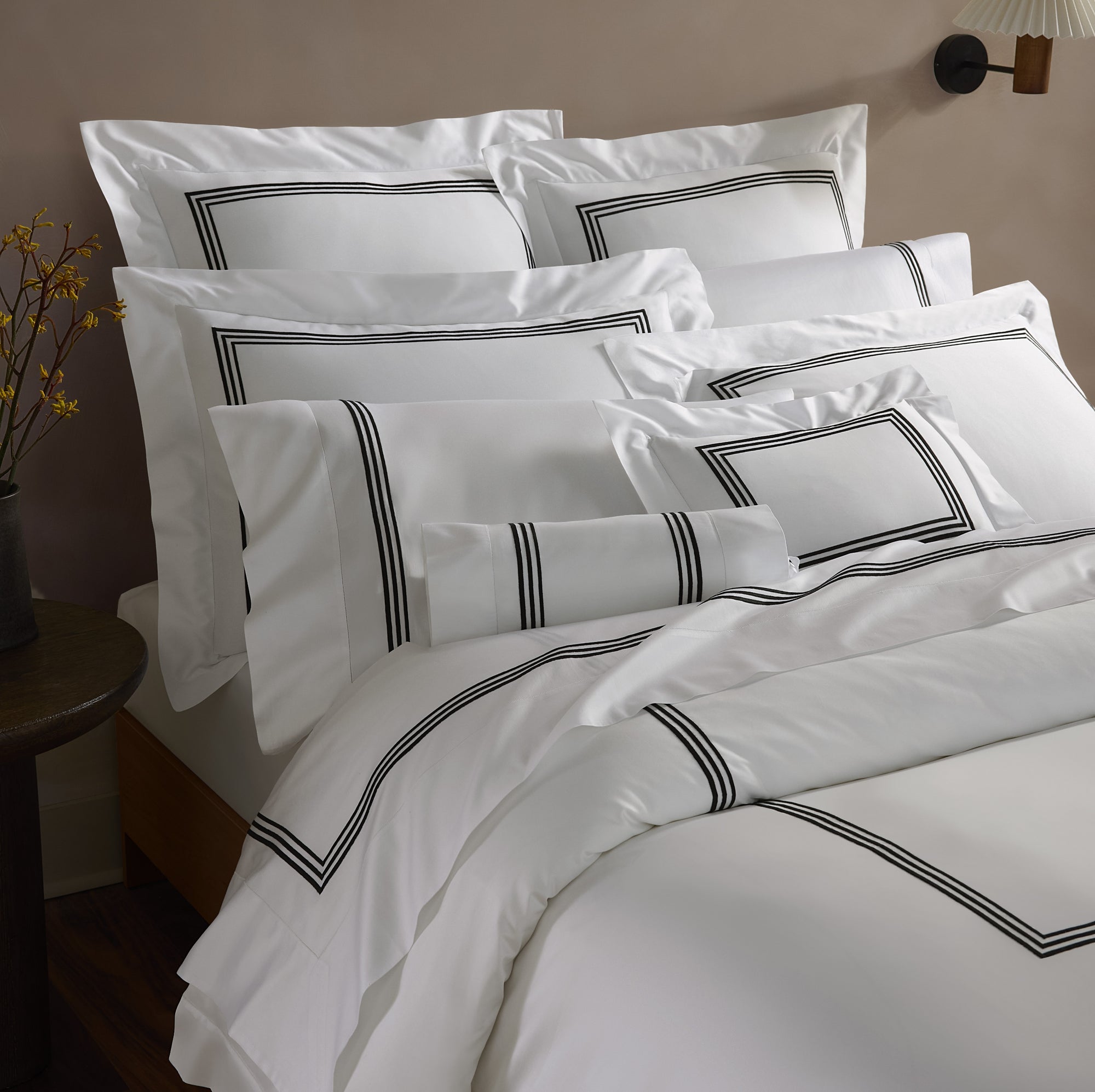 Tre Righe Splendore white/black bed