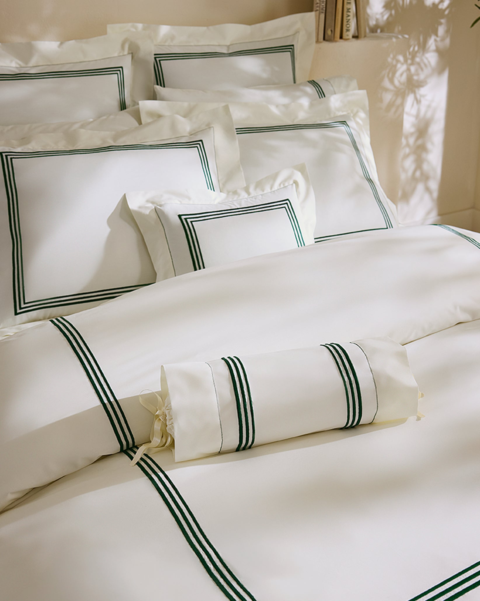 Tre Righe ivory/emerald bed side angle view