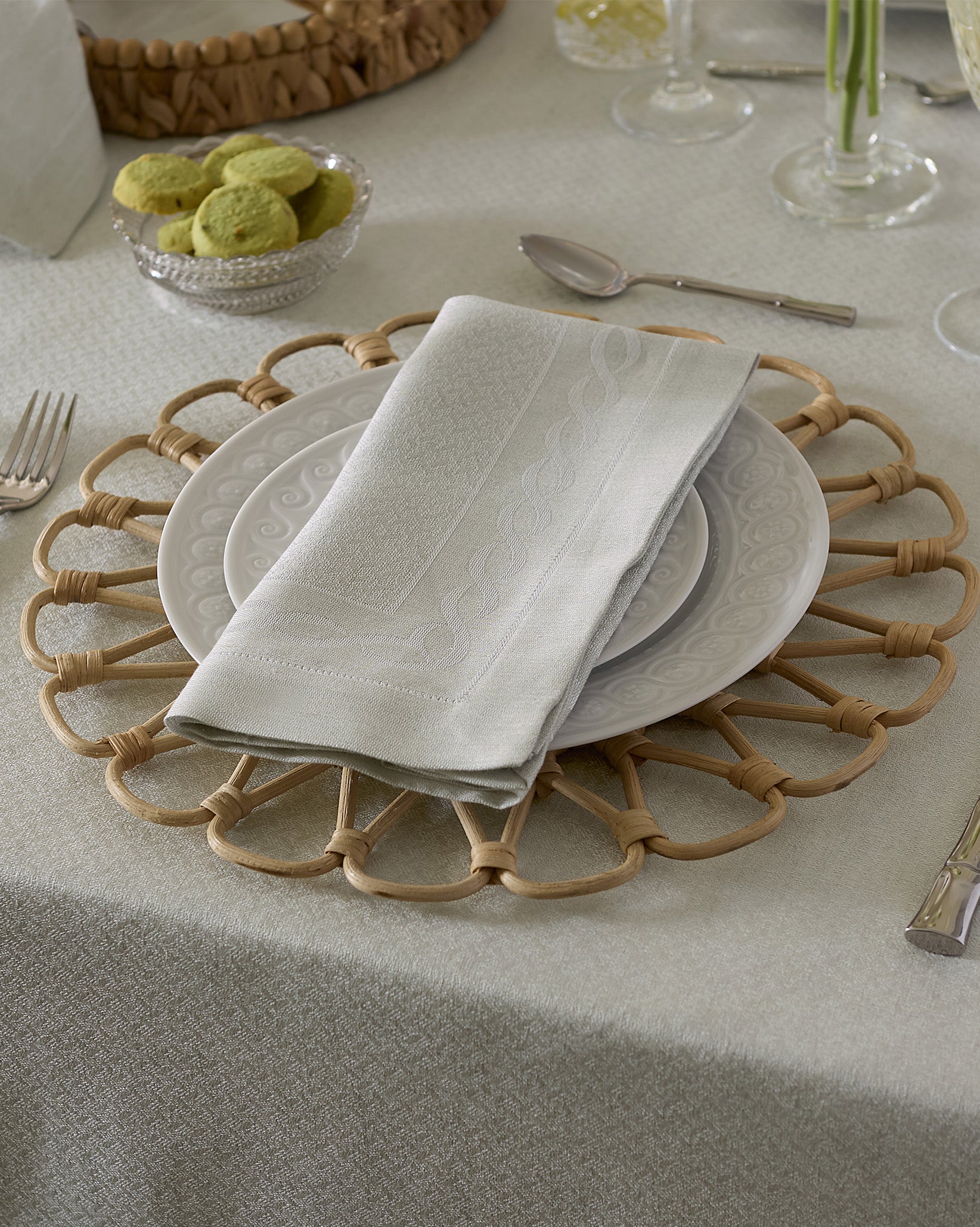 Treccia table collection in silver