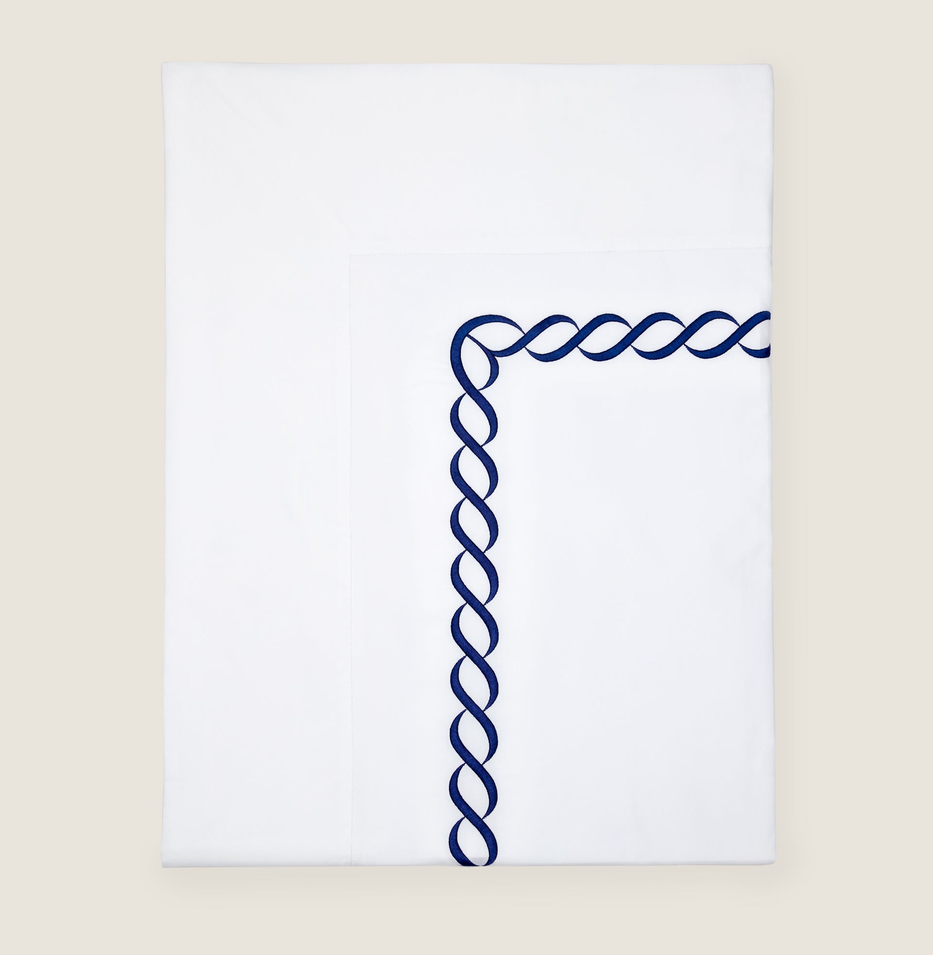Treccia Moderno flat sheet folded in white/navy